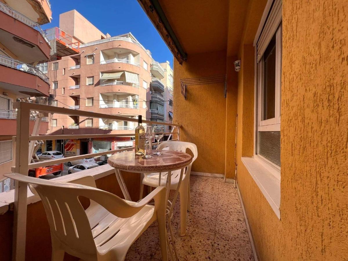 Uroczy Apartament Przy Playa De Los Locos Torrevieja Exterior foto